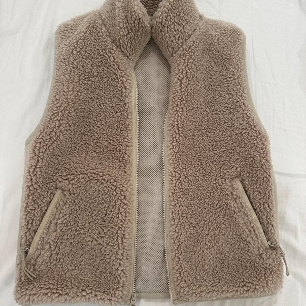 Aritzia TNA Cody Fleece Vest beige light brown